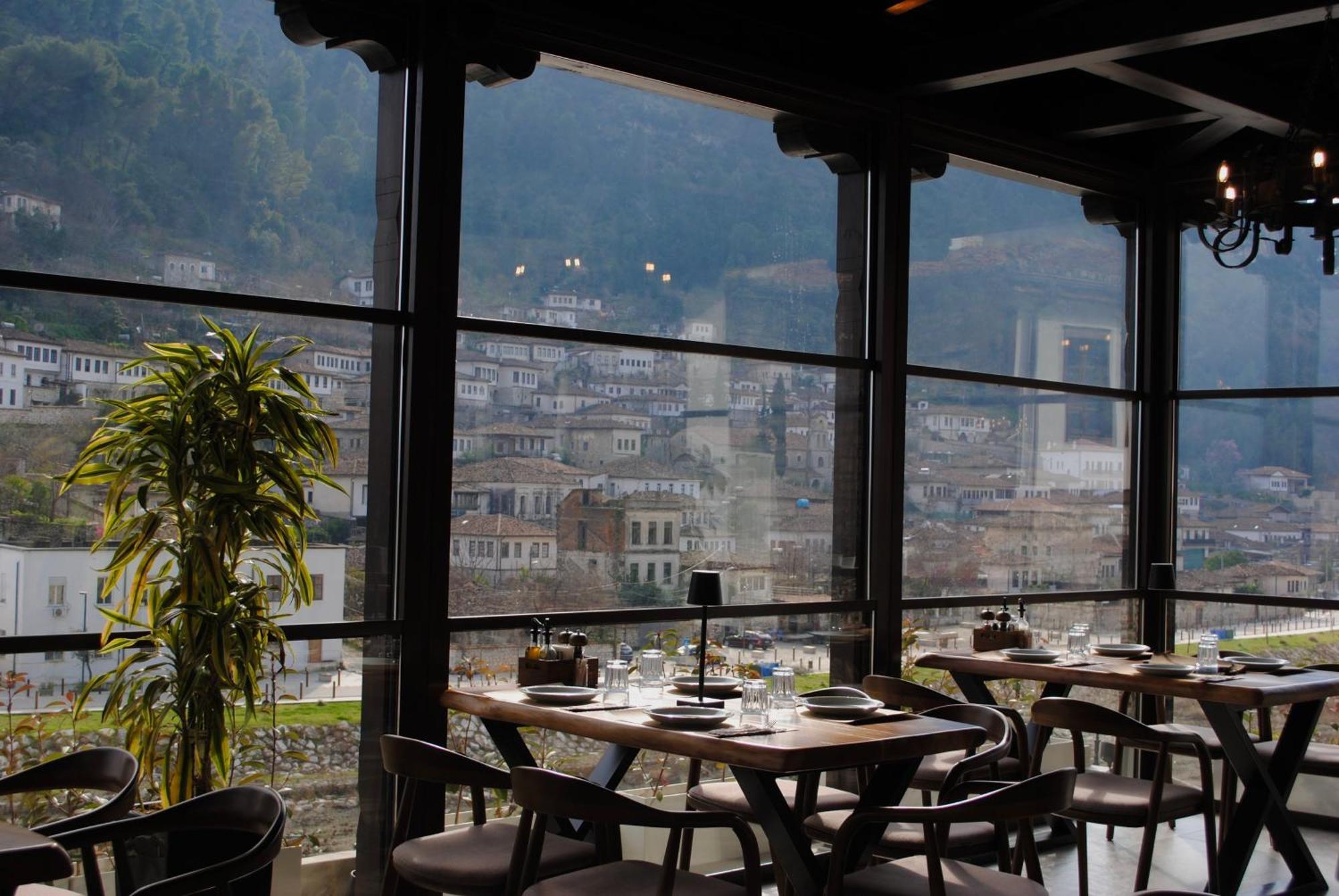 White House Boutique Hotel & Restaurant - Since 1999 Berat Extérieur photo